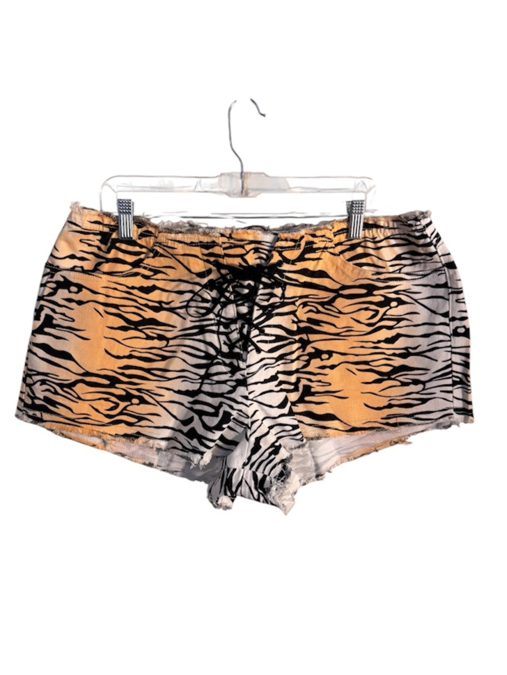 [Fashion Nova] Women’s Animal Print Shorts - Picture 3 of 5